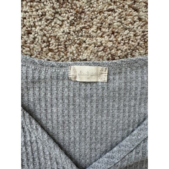 Altar'd State Shirt, size Medium, Gray Thermal - Picture 4 of 7